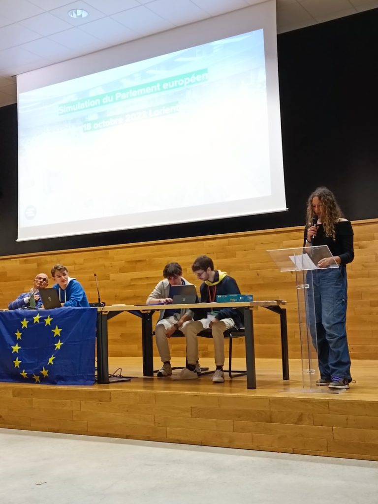 Participation d'élèves du Club MUN de St Jo à la journée de simulation du parlement européen
