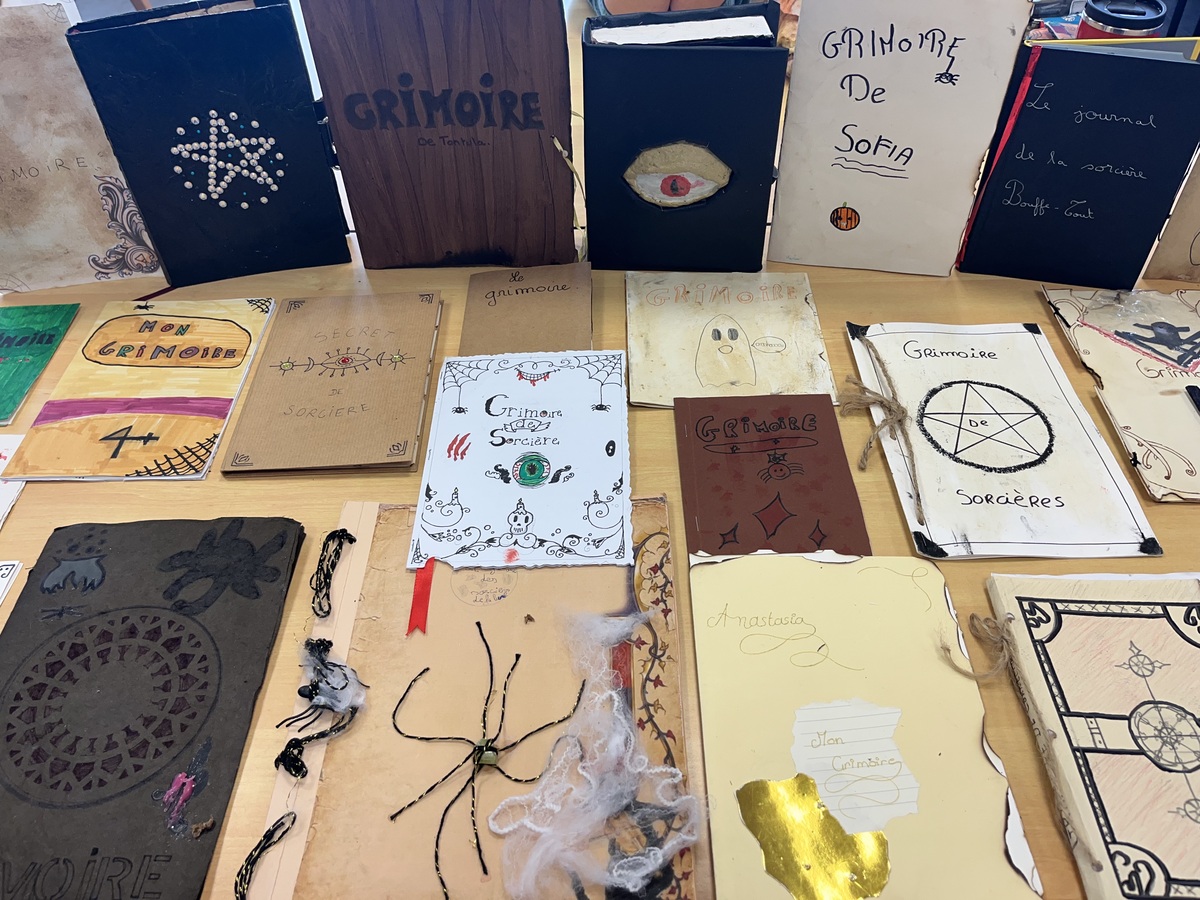 Page De Garde De Grimoire à Fabriquer Empreinte Cire Les grimoires de sorciers des élèves de 6ème E ! - Ensemble scolaire St