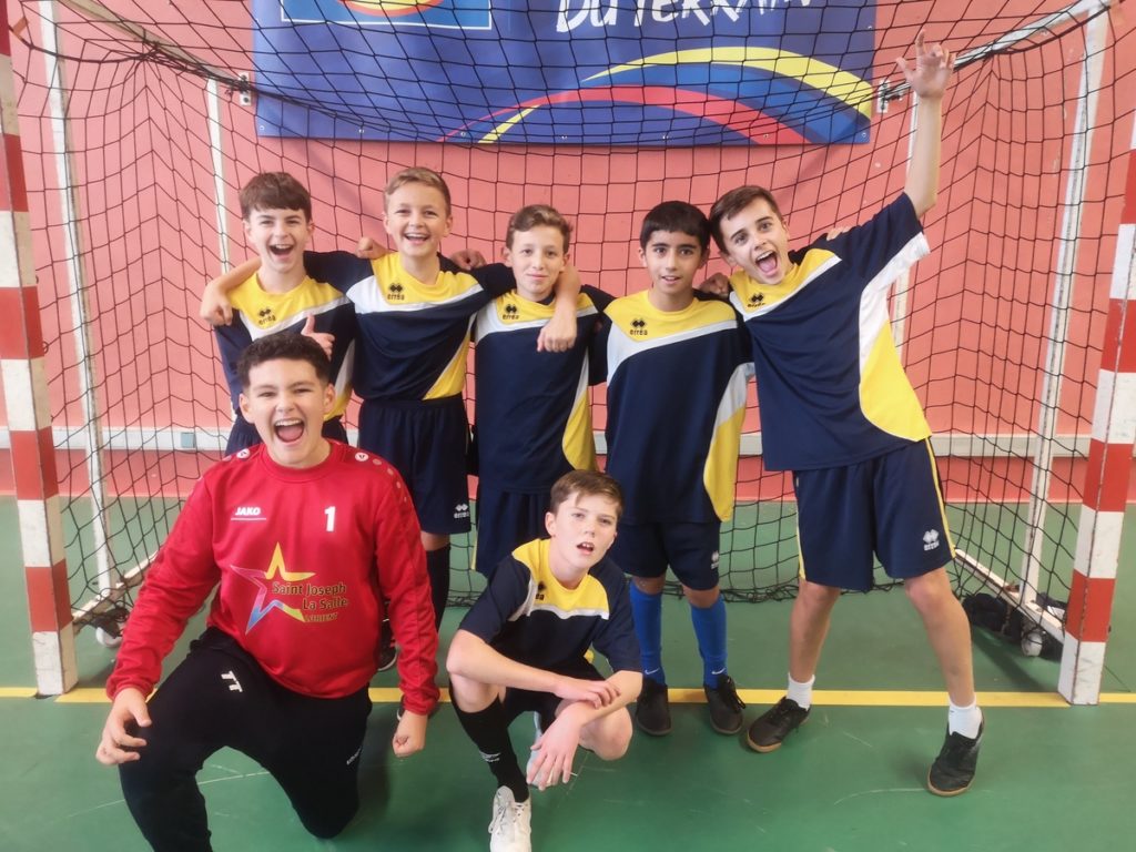 Tournoi futsal UGSEL - collégiens de St Jo Lorient