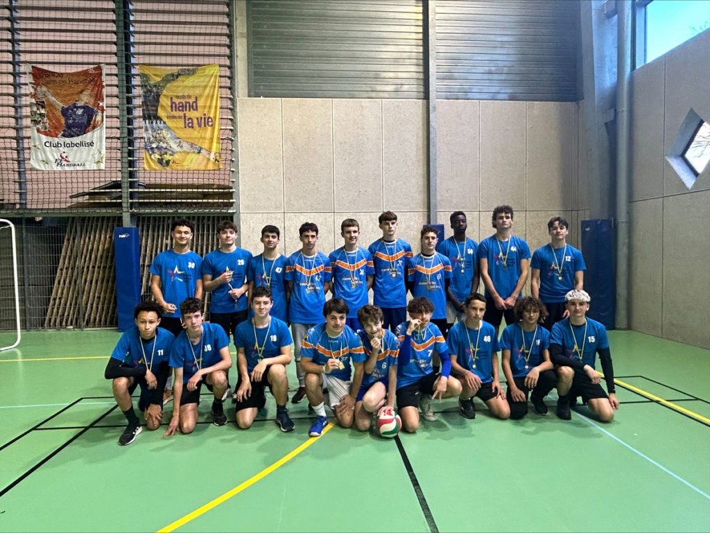compétition départementale de volley UGSEL à St Joseph Lorient 1