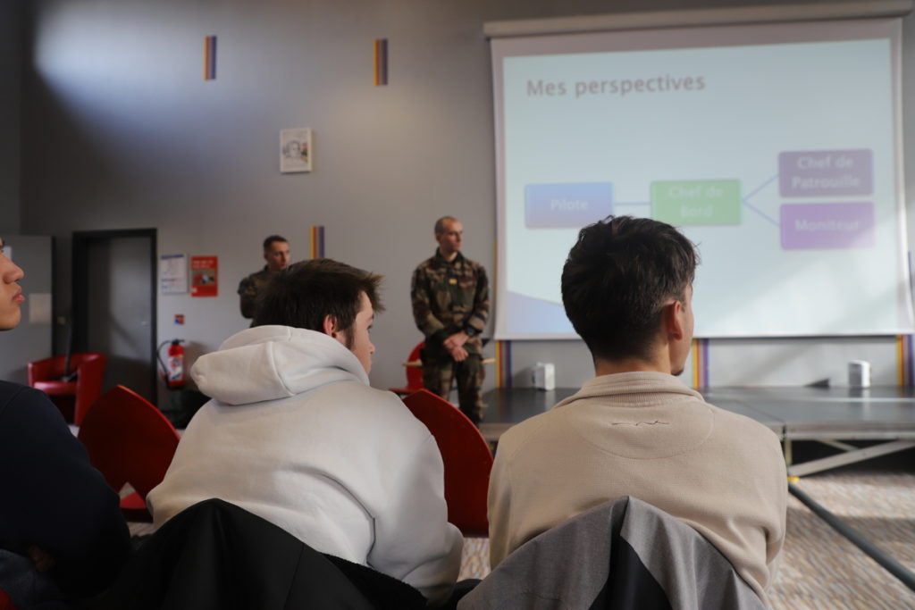 Journée d'information sur les métiers de l'Aviation Légère de l'Armée de Terre aux lycées 2024