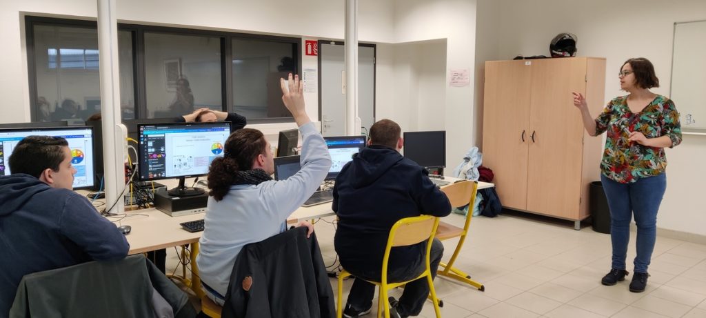 Des étudiants en BTS SNIR réalisent une Horloge multisensorielle pour aider les personnes en perte de repères temporels 2024 2