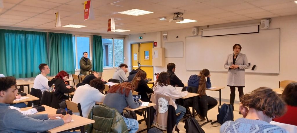 Intervention de la directrice des Galeries Lafayette de Lorient 2024 en 1ère MCV