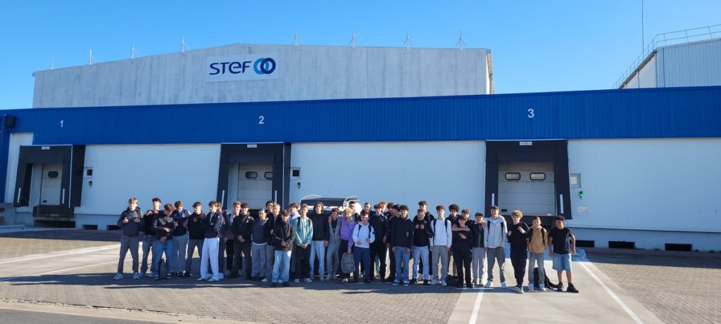 Visite des entrepôts STEF par les lycéens Bac Pro MFER 2024
