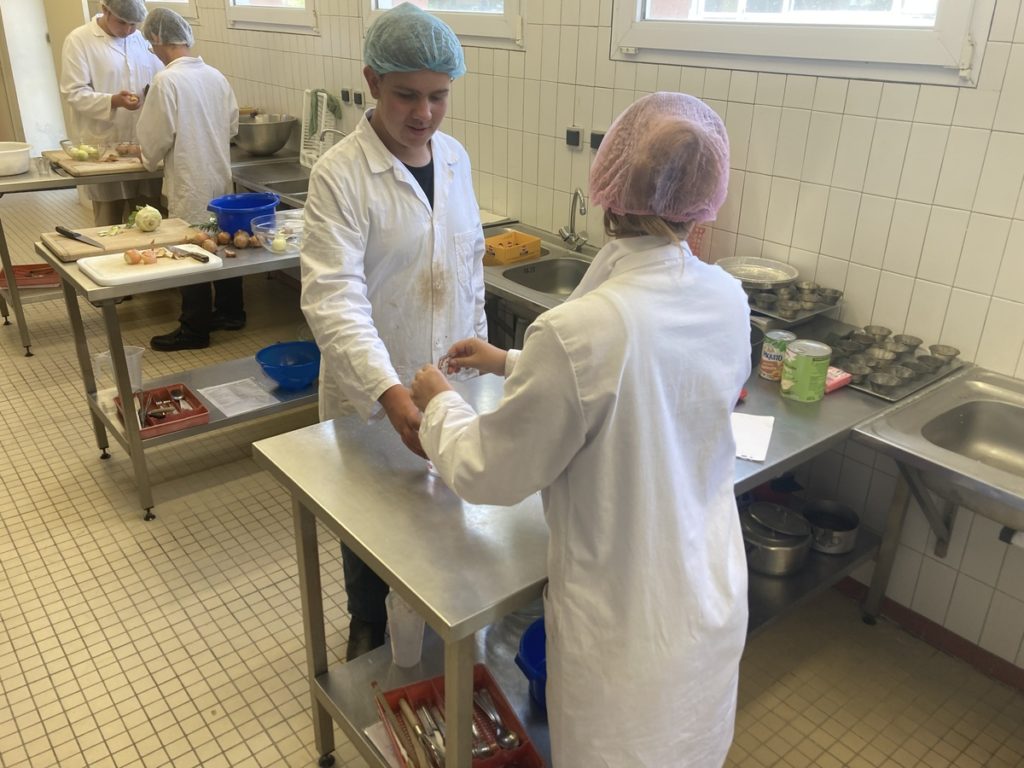 Repas pour les Maraudes : Un défi culinaire solidaire pour des élèves de 3e SEGPA 2025 2
