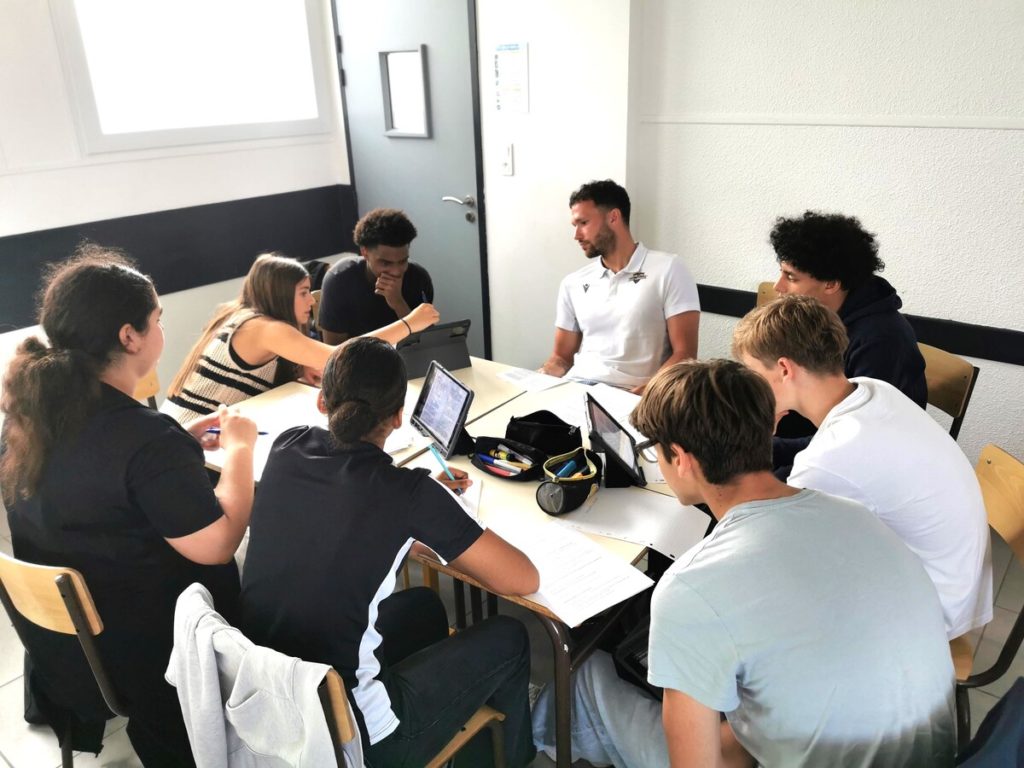 Les Pros du CEP Breizh Basket en Visite Scolaire pour un Atelier d'Anglais 2025 1