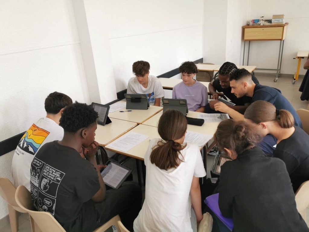 Les Pros du CEP Breizh Basket en Visite Scolaire pour un Atelier d'Anglais 2025 2