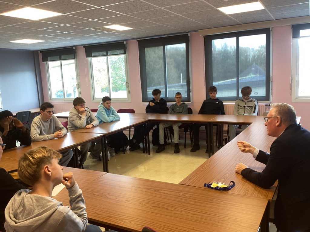 Rencontre avec un professionnel du domaine de l’électricité 2025