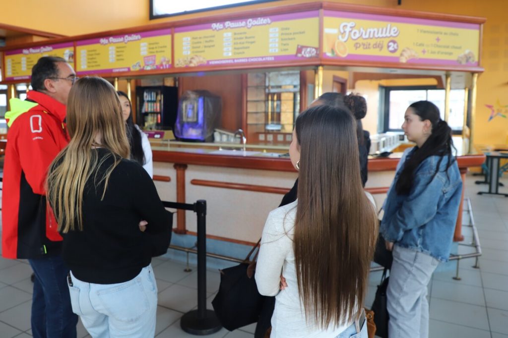 Mobilisation réussie : remise du chèque Octobre Rose à La Lorientaise 2025 4