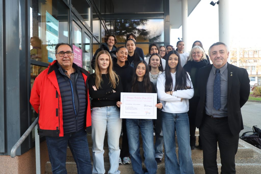 Mobilisation réussie : remise du chèque Octobre Rose à La Lorientaise 2025 3