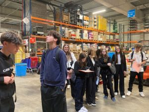 Découverte de l’hypermarché Carrefour par les élèves de Seconde MRC 2025 2
