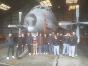 Visite de la base aéronavale de Lann-Bihoué par les élèves de St Jo Lorient 2025